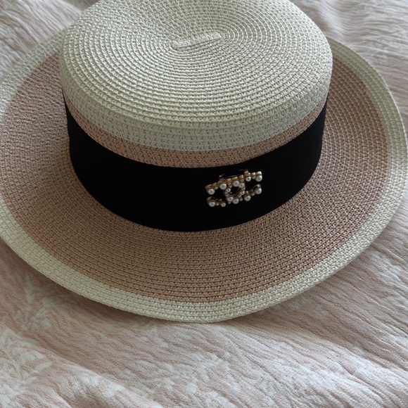 Authentic CHANEL Cream and Black Fedora Hat with Woven Texture - Picture 1 of 7